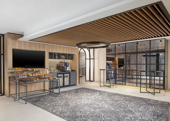 Courtyard By Marriott Cluj - Napoca Downtown Hotel