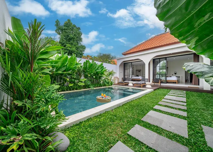 Alisa 4 - Luxurious 4Br Villa With Garden Views And Pool Seminyak 