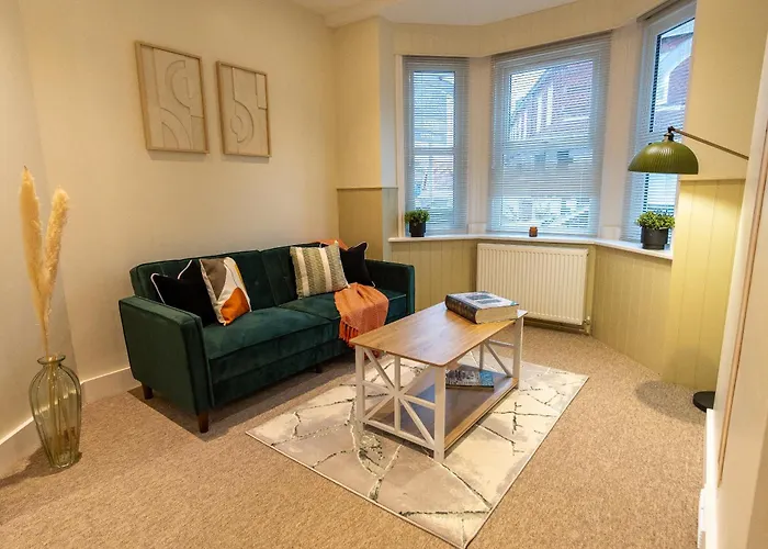 Spacious 2-Bedroom Eastbourne House Great Location
