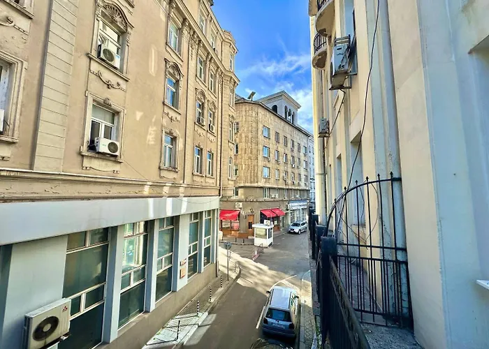 Center Stay Stylish 2Br Near Serdika Metro Sofia