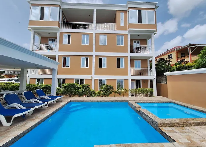 Pool Side 1 Bedroom Apartment, 2 Minutes From Roseau