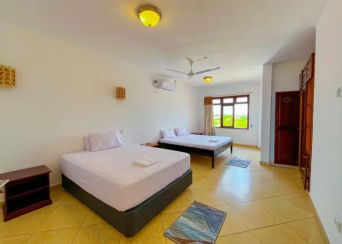 Nate'S Beachfront Apartments Mombasa