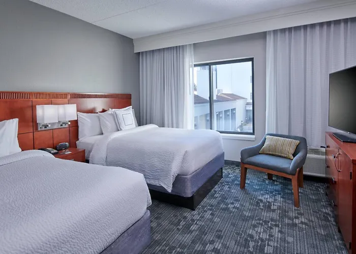 Courtyard By Marriott Indianapolis Castleton Hotel