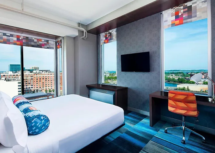 Aloft By Marriott Boston Seaport District Hotel