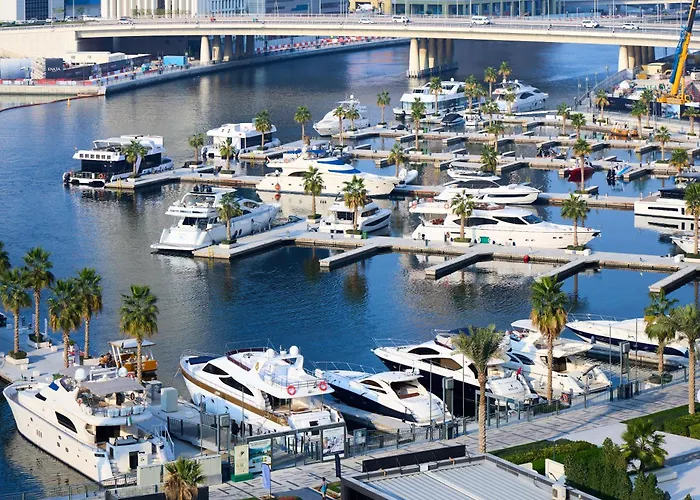 Full Burj Khalifa & Canal View I 7 Mins To Dubai Mall I Exclusive 2Bhk For Up To 6 People