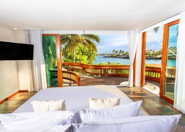 Villa Escalesia Galapagos Waterfront Hotel Puerto Ayora 