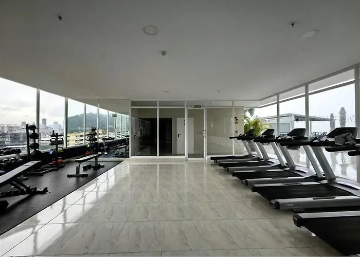Sofa Bed Stay Rooftop Pool Gym, Avenida Balboa Next To Hilton Panama City