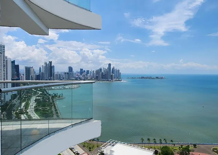 Sofa Bed Stay Rooftop Pool Gym, Avenida Balboa Next To Hilton Panama City