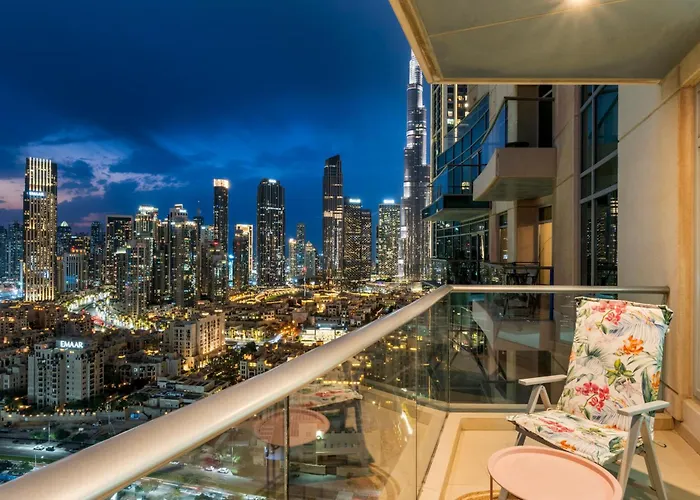 Burj Khalifa & Fountain View- 5Mn Walk To Dubai Mall -Luxurious & Stylish 1Bdr Apartment