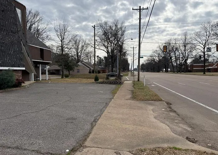 Stylish Remodeled 23 Large Beds Near Elvis Presley Villa Memphis