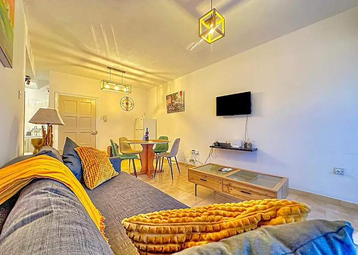 Sea And Lake Breeze 1Br Apt Larnaca