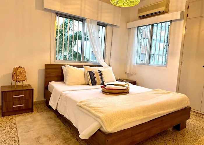 Sea And Lake Breeze 1Br Apt Larnaca
