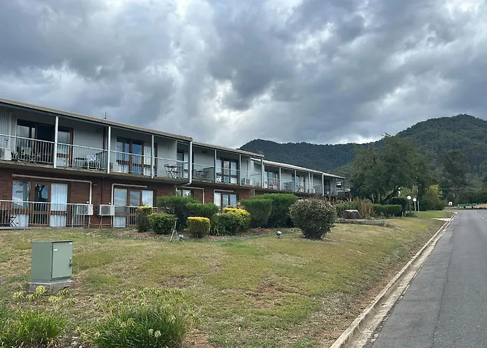 Mountain Creek Motel Bar & Restaurant Mount Beauty