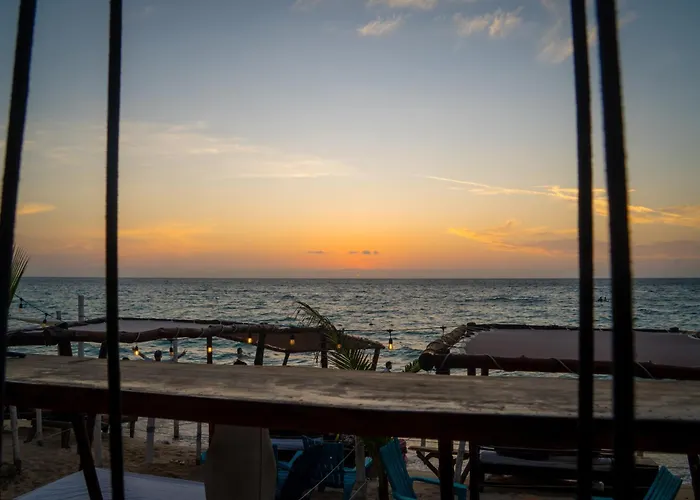 Nena Beach Club & Hotel Pendales