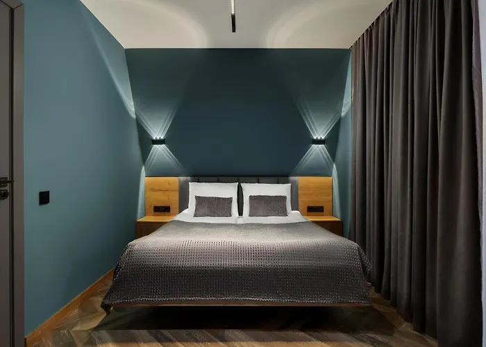 Ari Home Aghveran