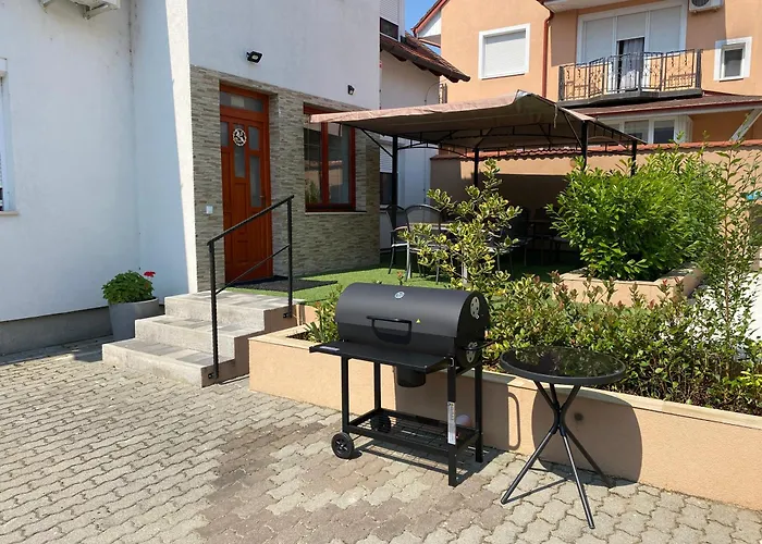 Familia Apartmanhaz Sarvar