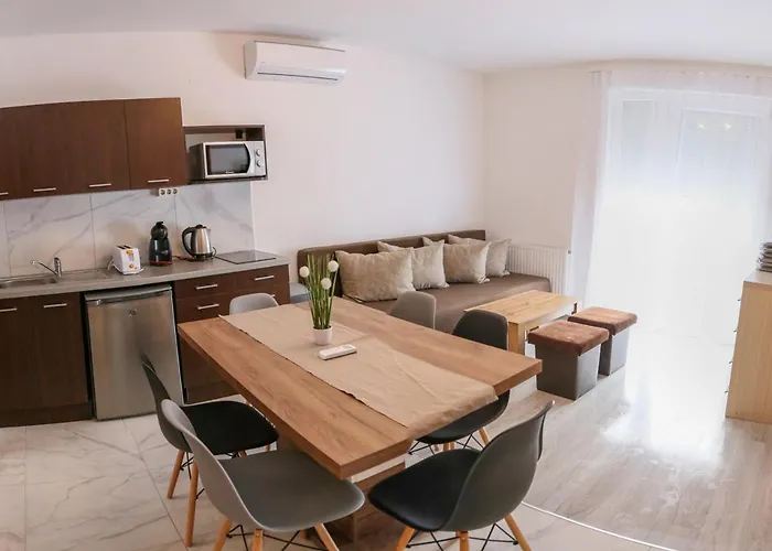 Familia Apartmanhaz Sarvar