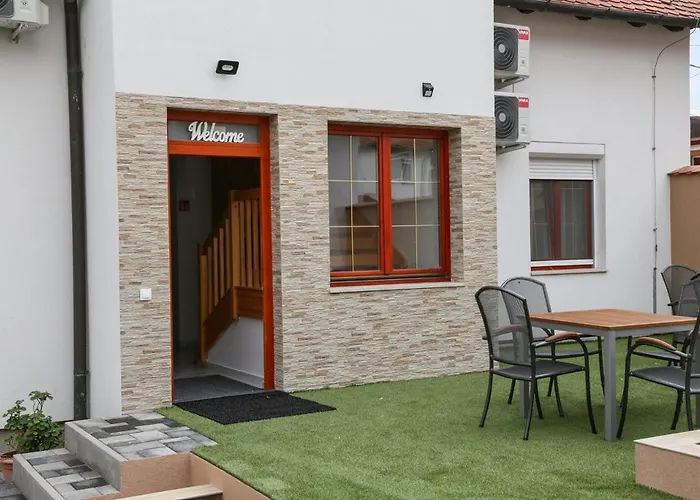 Familia Apartmanhaz Sarvar