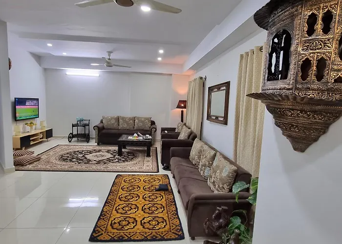Three Bed Attached Bath Netflix Wifi Smart Tv Parking Wfh Desk Apartment Islamabad
