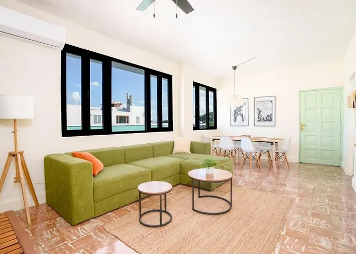 Sunny Escape Pool Apartment San Juan
