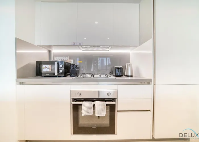 Exclusive Offer Cozy Stay With Burj Khalifa Views By Deluxe Holiday Homes Dubai