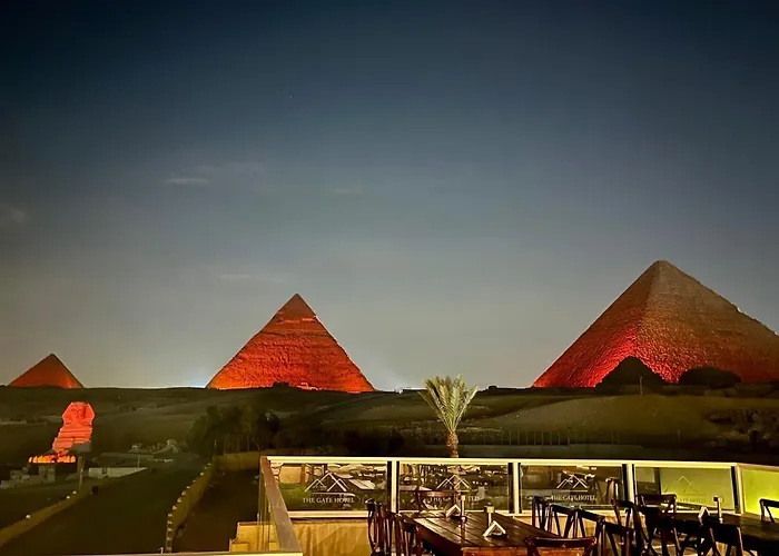 The Gate Hotel Front Pyramids & Sphinx View Kafret el-Gabal