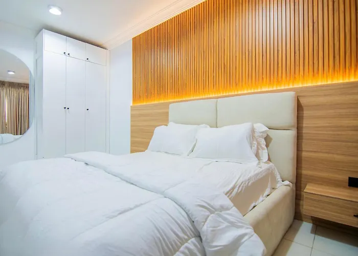 De'Luxuries 2 Bedroom Apartment In Ikoyi With Pool Lagos