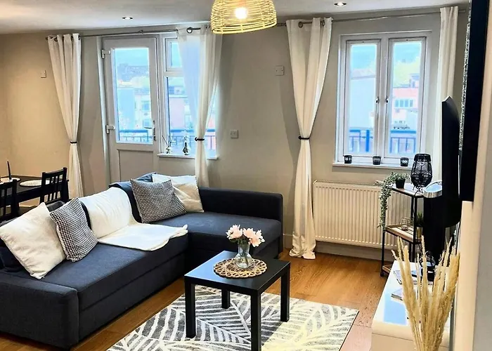 Stylish 1-Bed Flat In Canary Wharf London