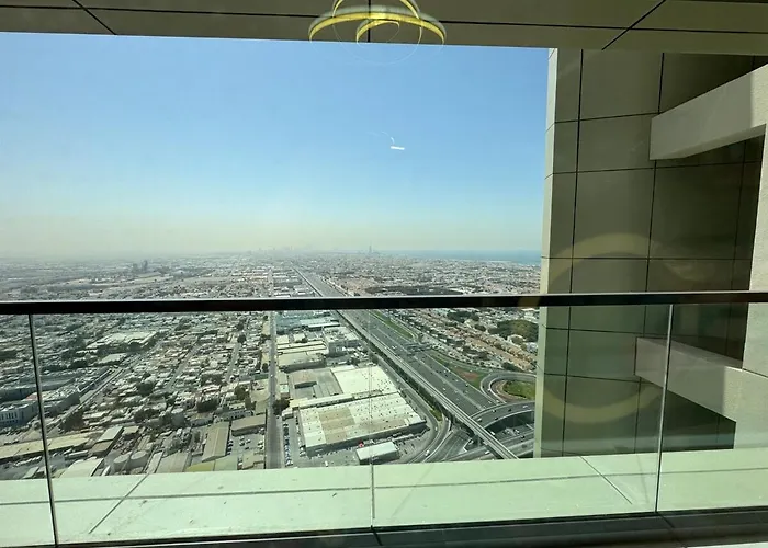 Luxurious 2Br Apartment Stunning Skyline Views Dubai