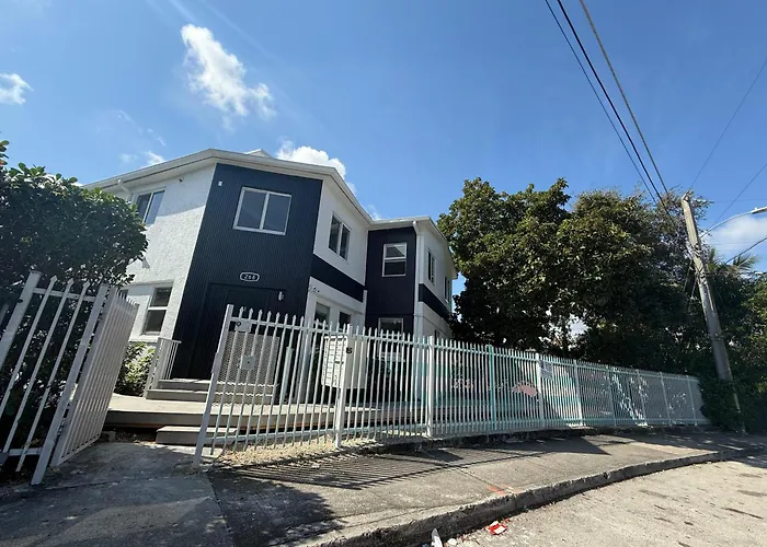 Renzzi Villas Miami