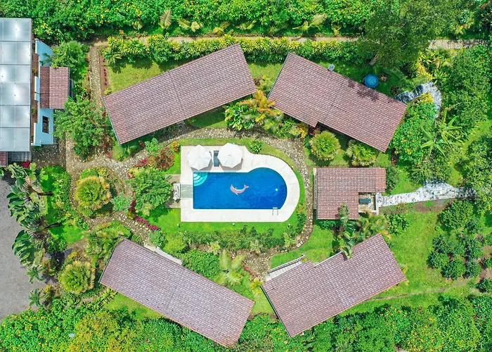 Coffee Lodge Cristal Glamping & Spa Mindo
