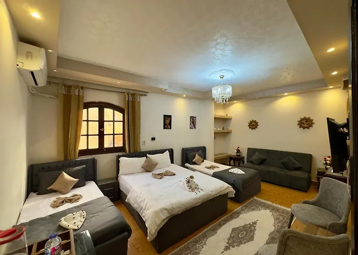 Yoya Pyramids Kingdom Inn Kafret el-Gabal
