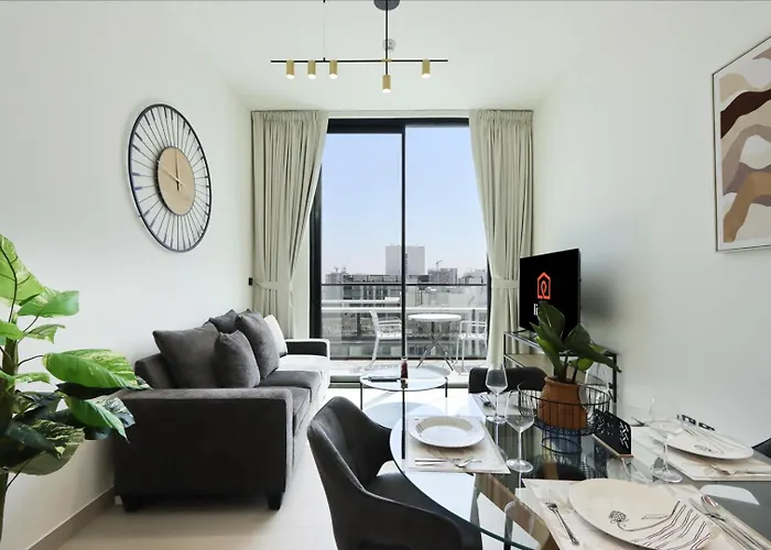 Livbnb-Urban Getaway 1Bhk With Jvc Skyline View Dubai