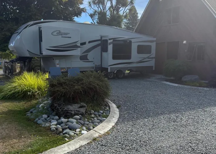 Outpost Rv Accomodation Fiordland Te Anau