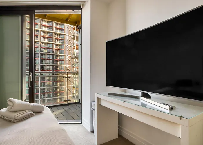 Battersea Power Station 2Br 2Ba River View London