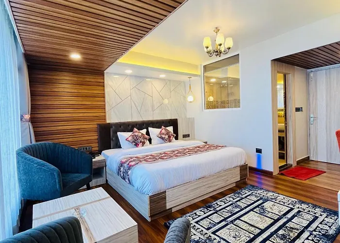 Luxury Stay At Hotel Broadway Boutique Mall Road Chowrasta Near Mahakal Temple Darjeeling 