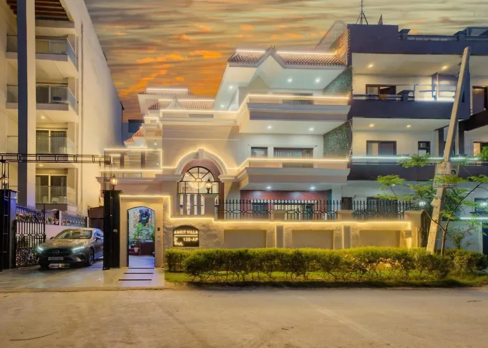 Amrit Hotel - Hotel & Banquet,Sector 32 Gurgaon