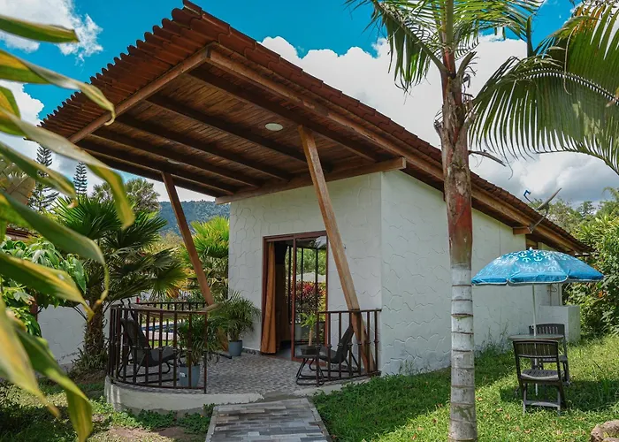 Coffee Lodge Cristal Glamping & Spa Mindo