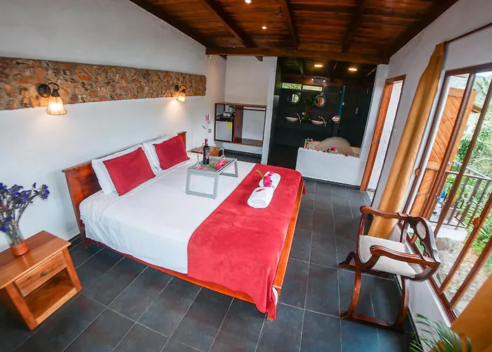 Coffee Lodge Cristal Glamping & Spa Mindo