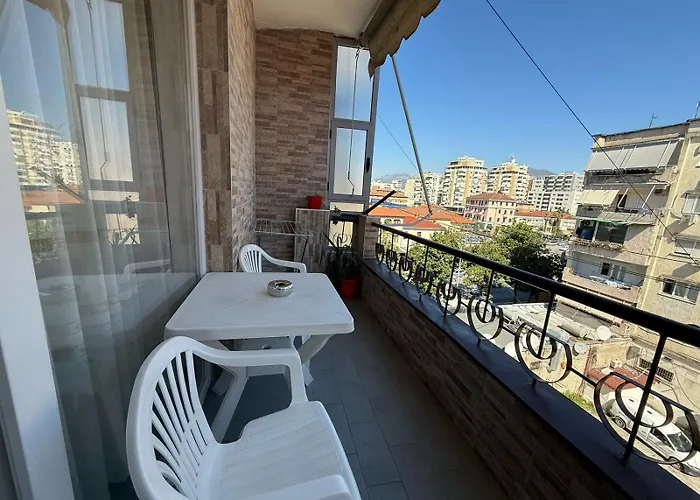 Juli'S Central Spot Tirana