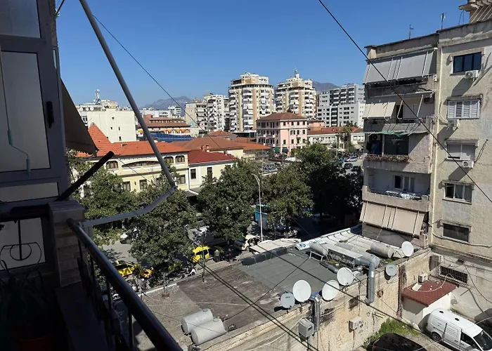 Juli'S Central Spot Tirana