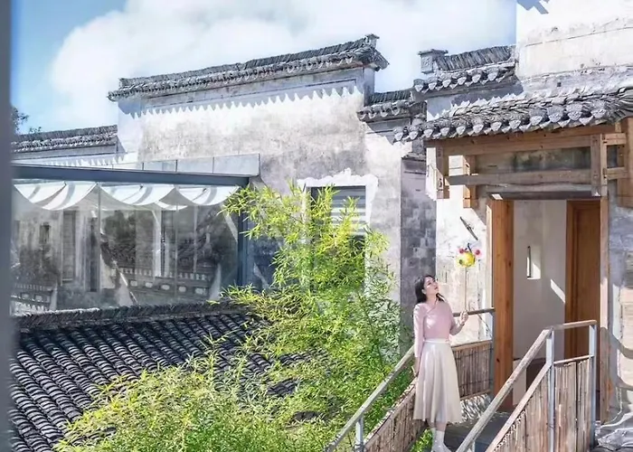 Hongcun Old Street Country House Huangshan