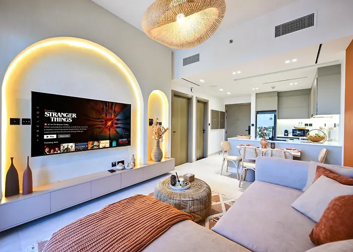 Luxurious One Bed Near Dubai Mall With Burj And Canal View