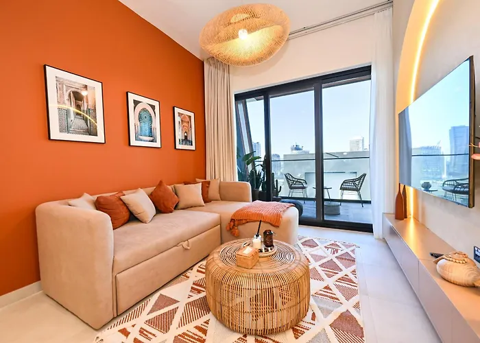 Luxurious One Bed Near Dubai Mall With Burj And Canal View