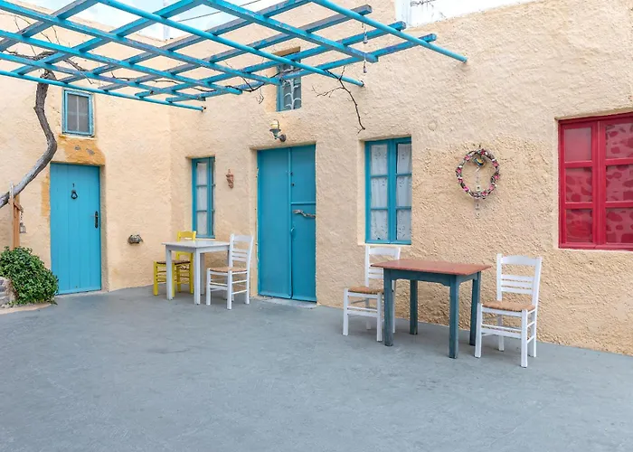 Caveland Hostel Karterados 