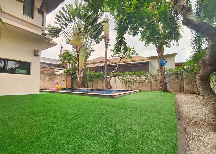 Baan Natcha Pool Villa City Center Pattaya
