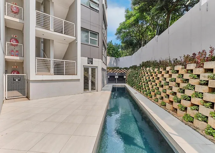 Central Sandton Stay In Spacious 2Br Apt , Close To Sandton City With Fast Wifi, Gym & Pool Johannesburg