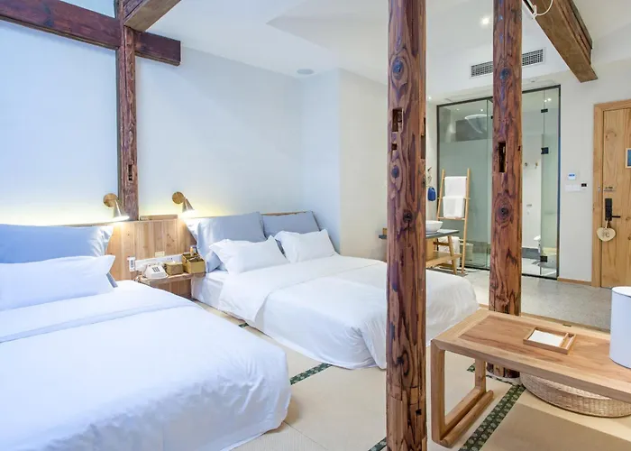 Hongcun Old Street Country House Huangshan