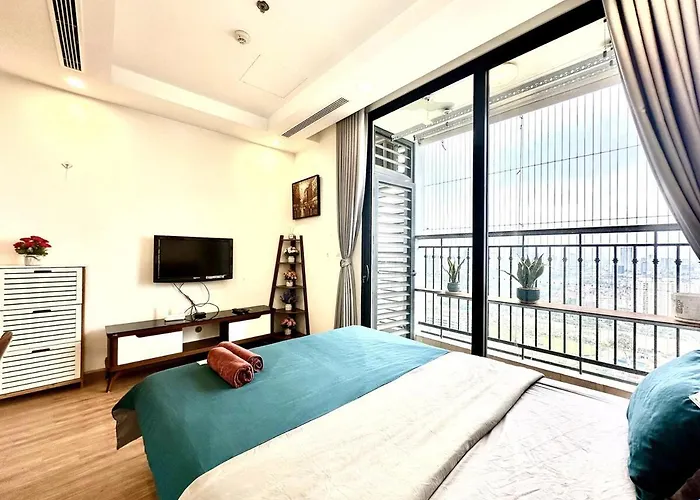 Delux Studio With Swimming, Gym, Private Walking Lake, Gardens Hanoi