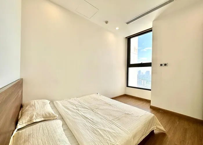 Deluxe Two Spacious Bedroom Apt, Nice View With Big Window In Vinhomes Green Bay Hanoi